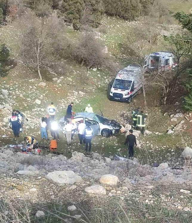 Konya’da otomobil 20 metrelik uçurumdan yuvarlandı: Aynı aileden 2